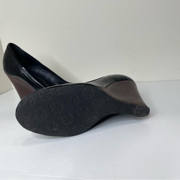 Tory Burch Patented Leather Sophie Wedge Heels Shoes quiet luxury Logo - Picture 8 of 10